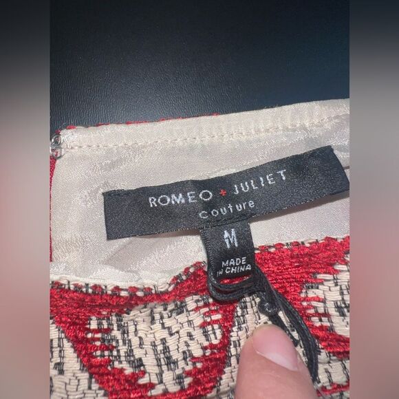 Romeo & Juliet Burgundy Aztec western Print W/ Fringe Details Size Medium NWT - Picture 4 of 10
